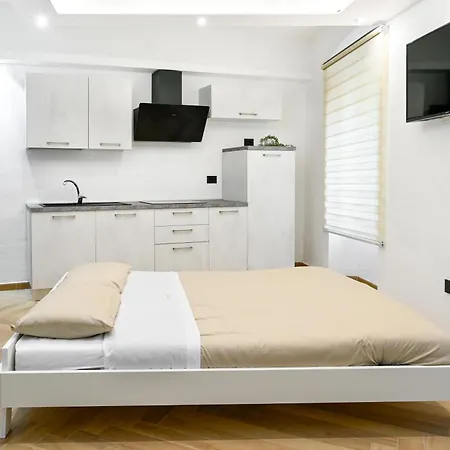 Luxuria شقة إيغليزياس