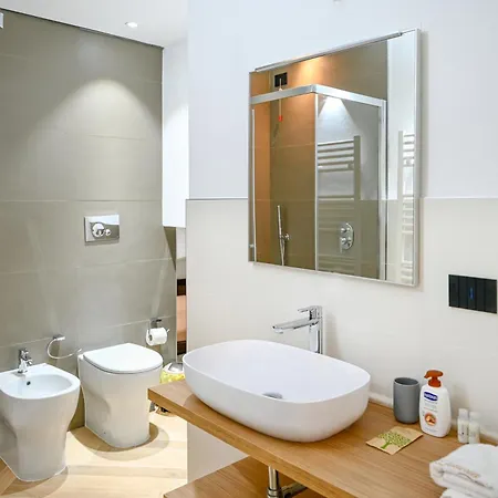 Luxuria إيغليزياس