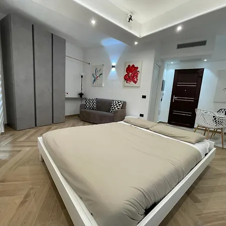 Luxuria شقة إيغليزياس
