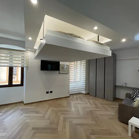 Luxuria Apartment